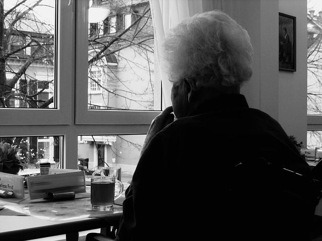 DediCares's tweet photo. En el Blog de DediCares 💚hablamos sobre una de las formas de #discriminación más extendidas más ocultas en la sociedad.

El edadismo afecta a muchas personas mayores 👴👵, a las que de diferentes formas se les acaba excluyendo de la toma de decisiones: https://t.co/dToE2qipcC https://t.co/hXb3K7loBg