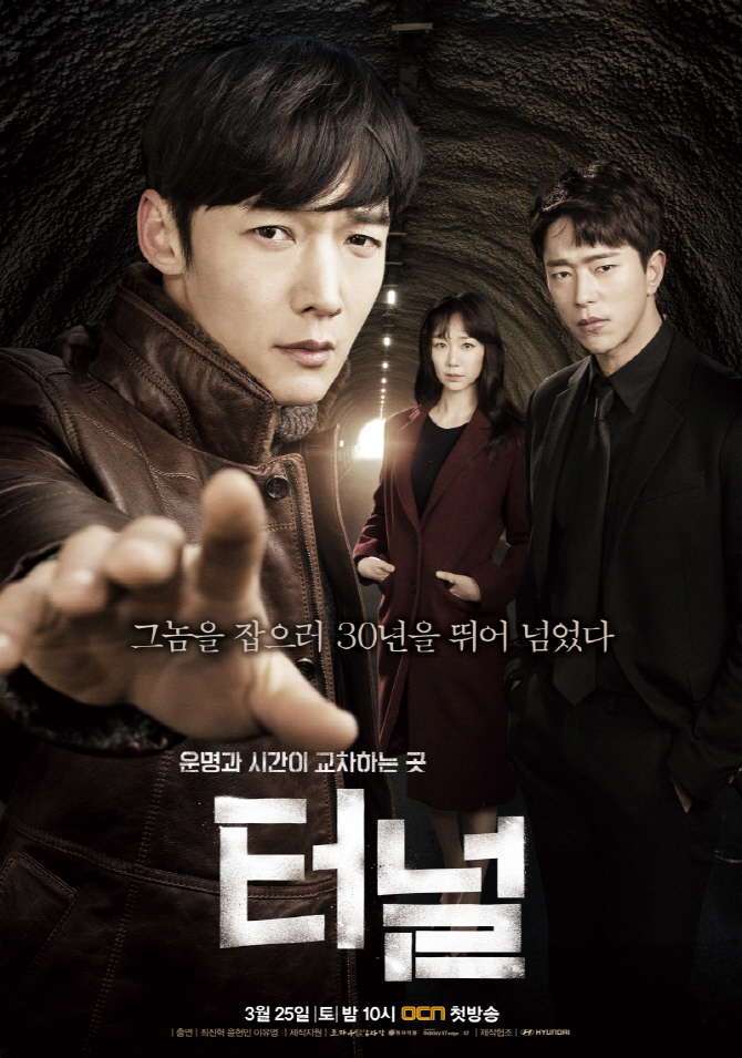 thepatriotsasia's tweet photo. 20 tahun dulu, formula drama Korea sama macam drama pukul 7 kita. Kahwin paksa, jatuh cinta dalam benci, terus jadi pasangan sehati sejiwa. Tetapi sekarang, Korea meninggalkan kita beratus tapak di hadapan dengan drama-drama Thriller mereka!
Oleh: Helmi Effendy
#IniThread https://t.co/91D4yIzB8E