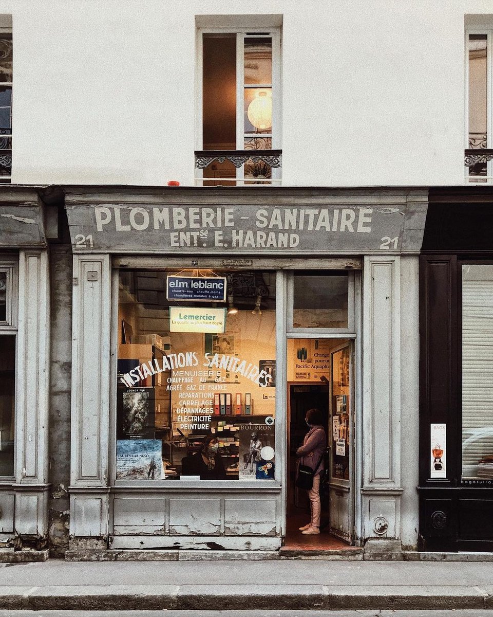 hipparisblog's tweet photo. An adorable plumbing storefront. Only in Paris.
📸: @pamelaloutfi
#parislove #hipparis #myparis #discoverparis #walkinparis #pariswalks #springinparis #pamelaloutfi https://t.co/EehcmldUas