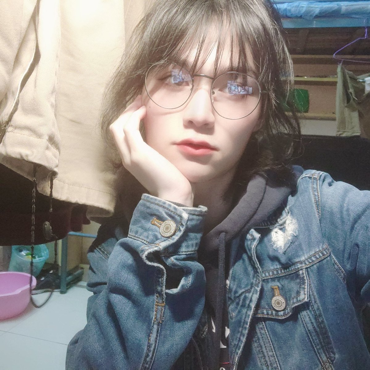 买了一副没有度数的眼镜假装眼镜娘，男装掉粉时刻Ծ‸ Ծ  #伪娘 #女装子 #女装 #crossdresser #CD #sissy #CD #shemale #眼镜 #男の娘 https://t.co/JxCmMOsVDx