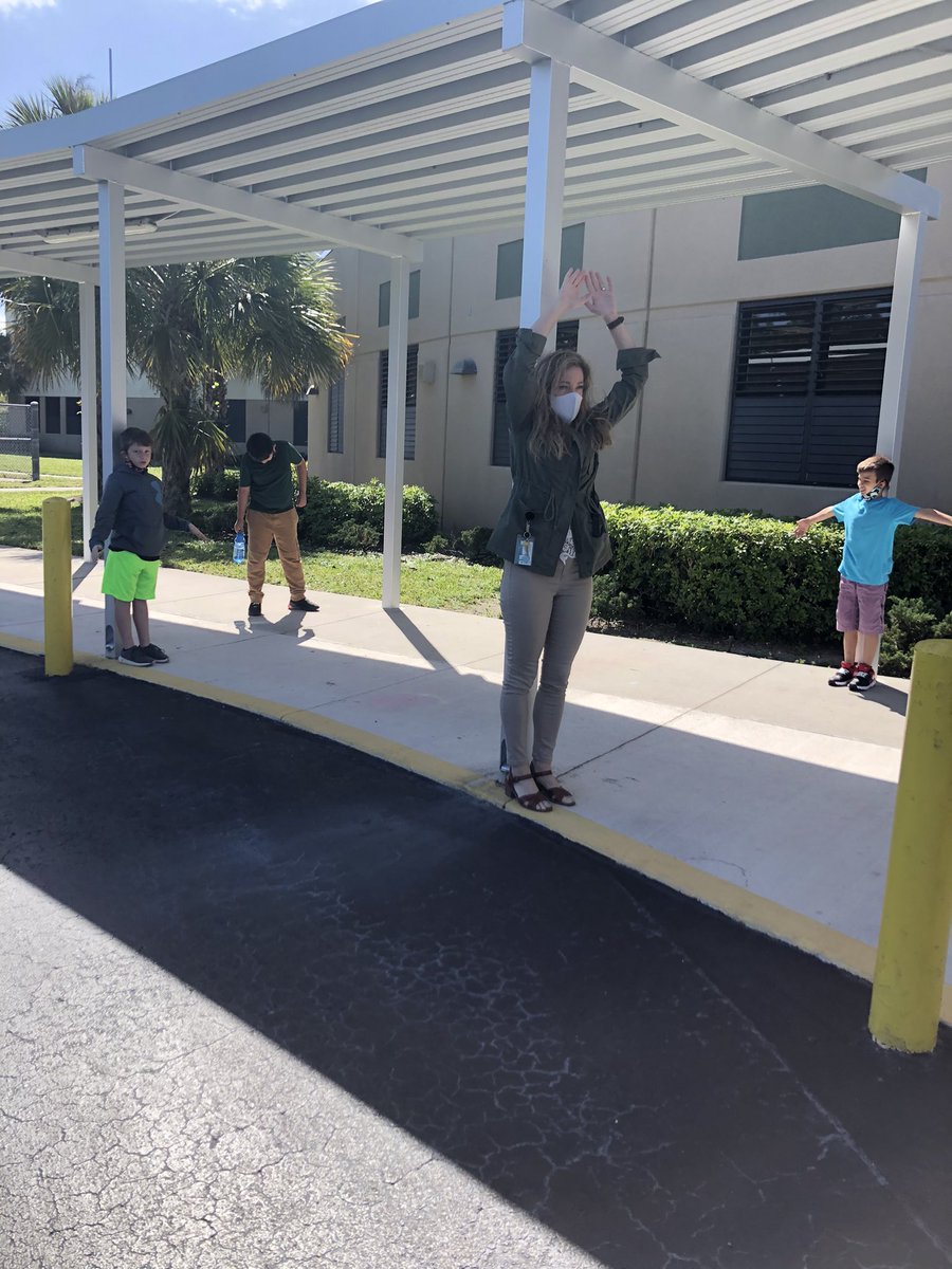 MrsCurranCCPS's tweet photo. Had a great mind and body break after some testing with @mianok16 and students! #ccpsDRIVE2bfit πͺπ»ππ«@PLEgators https://t.co/P76Hrbscml