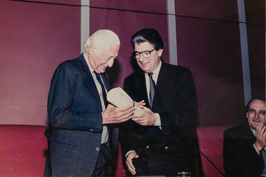 Oggi ricordiamo con un po' di nostalgia e molto affetto #GiovanniAgnelli100, protagonista della storia del nostro Paese. Ma anche amico di #UiTorino e #Amma, che  per molti anni frequentò, dimostrando sempre la sua attenzione e la sua simpatia.
#UiSocial