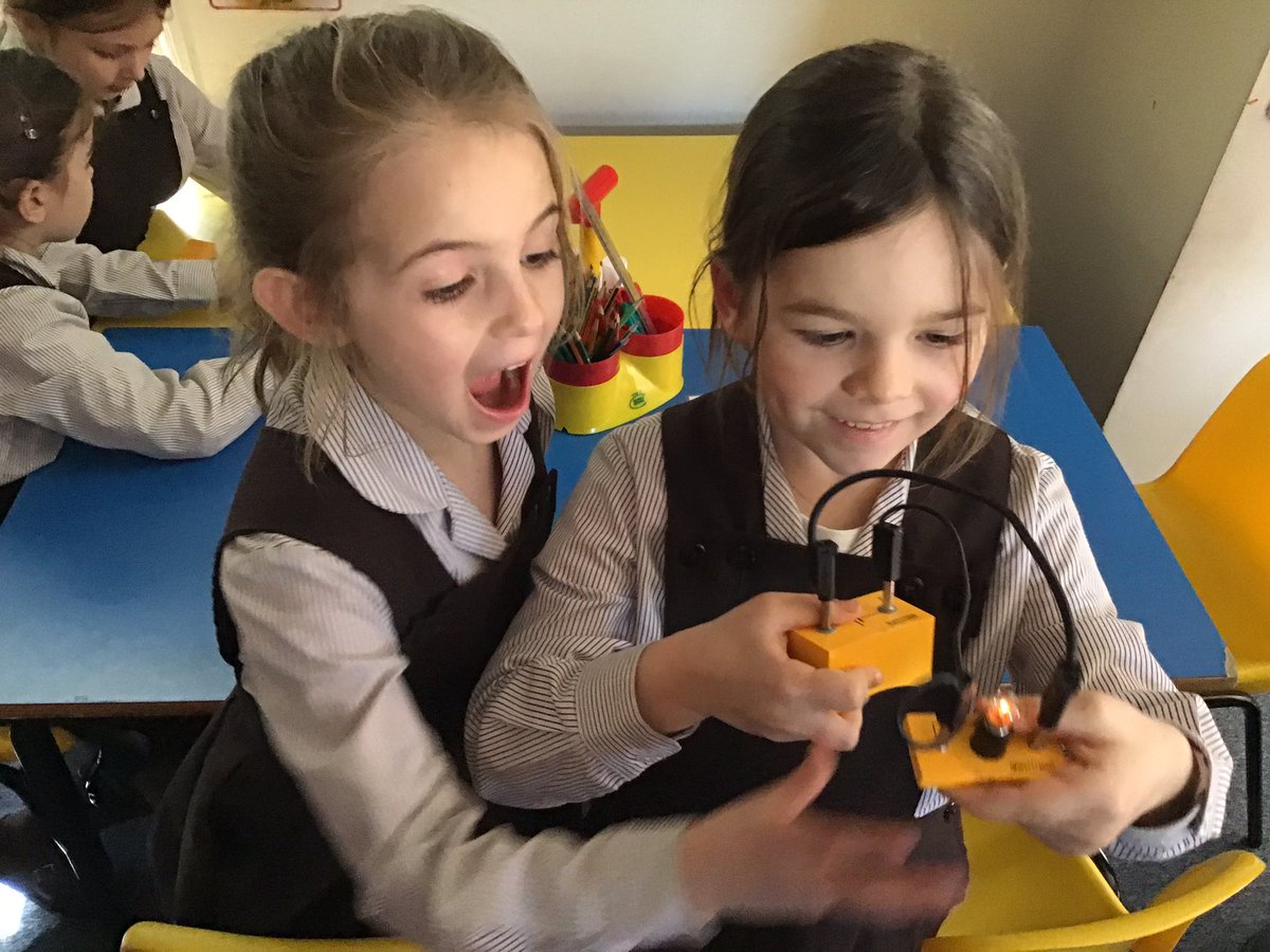 ChanningSchool's tweet image. In Science this week Year 2 were learning about electricity and experimented with how to make a circuit #girlsenjoyingsuccess #stemeducation #steameducationforkids #stemforkids #WomenInSTEM