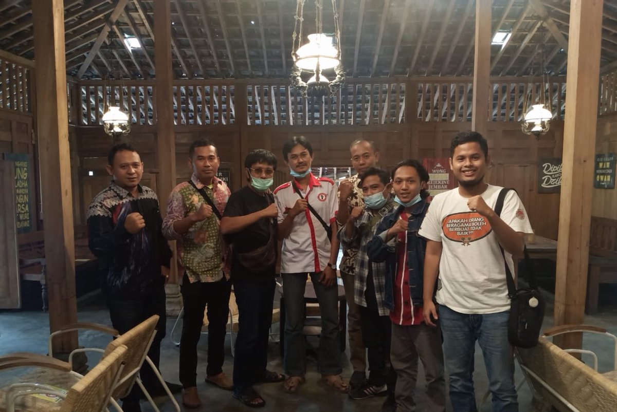 PosperaDIY's tweet photo. Bersama ketua Pembina Pospera Bung Adian Napitupulu, Pospera DIY solid bergerak! https://t.co/buYf9hsUeg