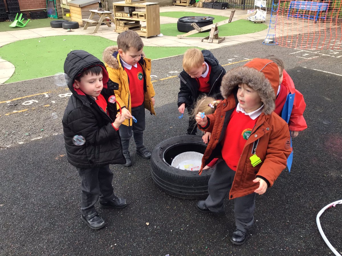 EPA_KittensFS1's tweet photo. A perfect day for bubbles 🌬 @EastfieldPri https://t.co/zDya8UW2qm