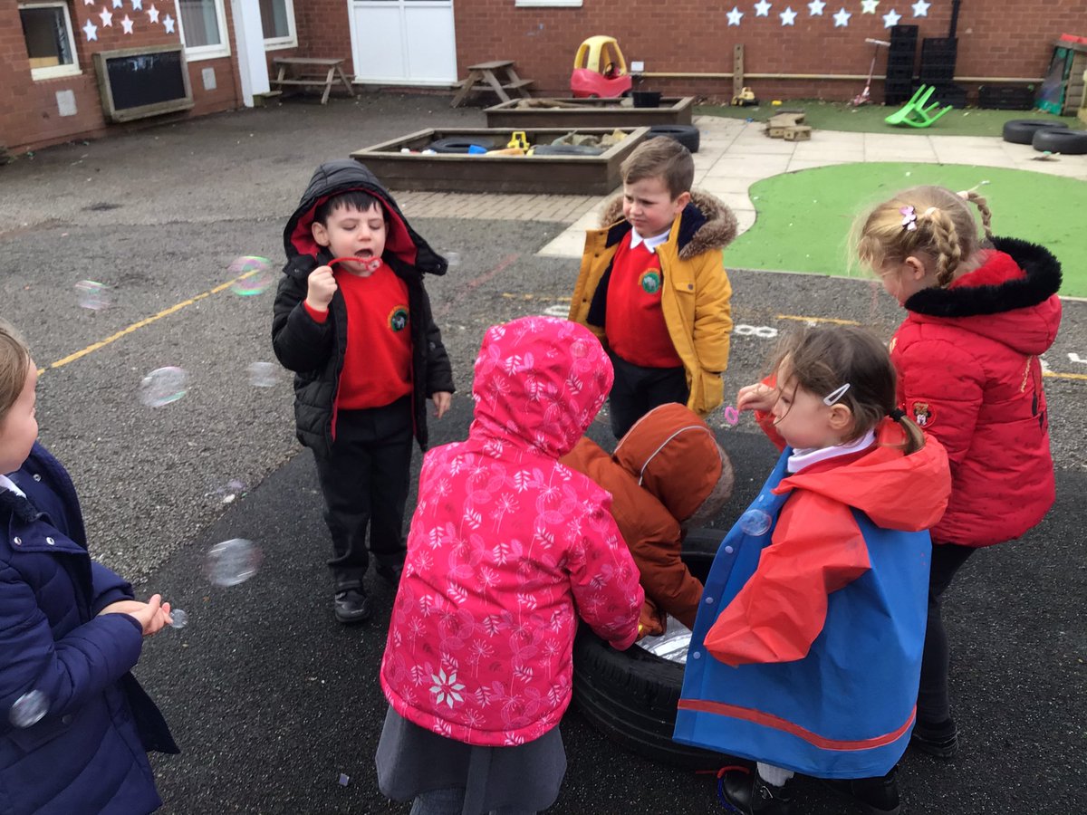 EPA_KittensFS1's tweet photo. A perfect day for bubbles 🌬 @EastfieldPri https://t.co/zDya8UW2qm
