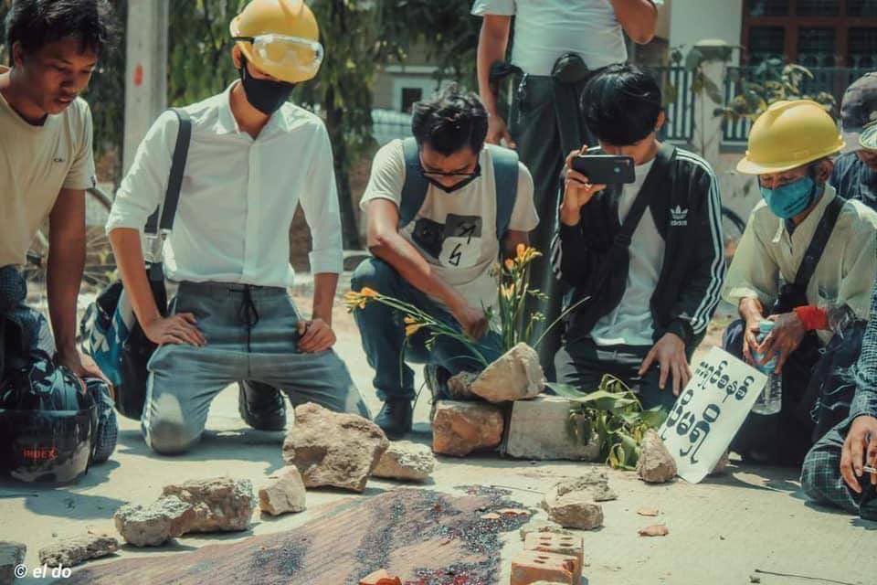 lainlaintszt's tweet photo. At least 12people were killed today by security forces in Myanmar.
Myaing (Magway)-8,
Yangon-1, 
Mandalay-1,
Taungu-1, 
Bago-1. 
Death toll might be increased at the end of the day.

STOP ONSLAUGHT

#WhatsHappeningInMyanmar
#Mar11Coup https://t.co/PkeDvvi2iD