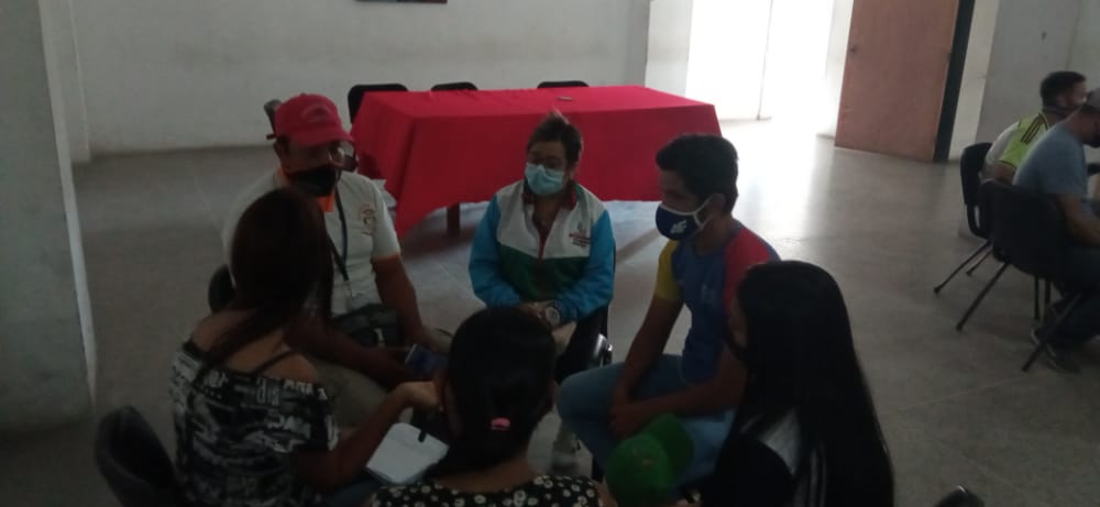 SMisionesMerida's tweet photo. #11Mar | La nueva directora de la misión Robert Serra @JhonelysRivas se reunió con el Alcalde del municipio Sucre @JulioBGuillen con la finalidad de designar un enlace para impulsar y fortalecer la misión dentro de dicho municipio.
#MisionesMérida
#VenezuelaInvencible https://t.co/kFdMB25QNp