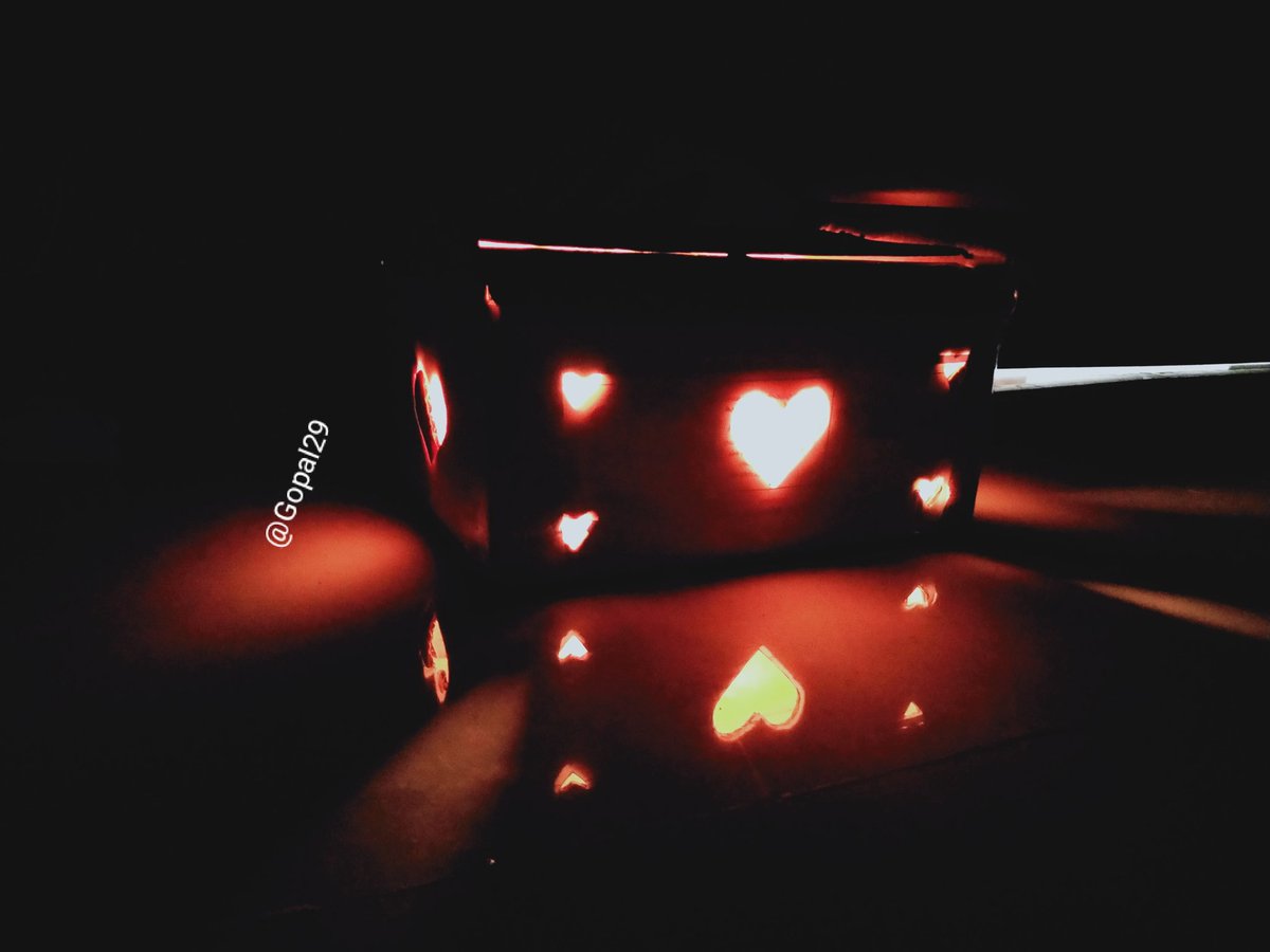 Gopal29's tweet image. I #PledgeToReuse♻️ for the future of our planet.
Here i made decorative lamb by using amazon carton 😍❤️🌏
I loved it @amazonIN