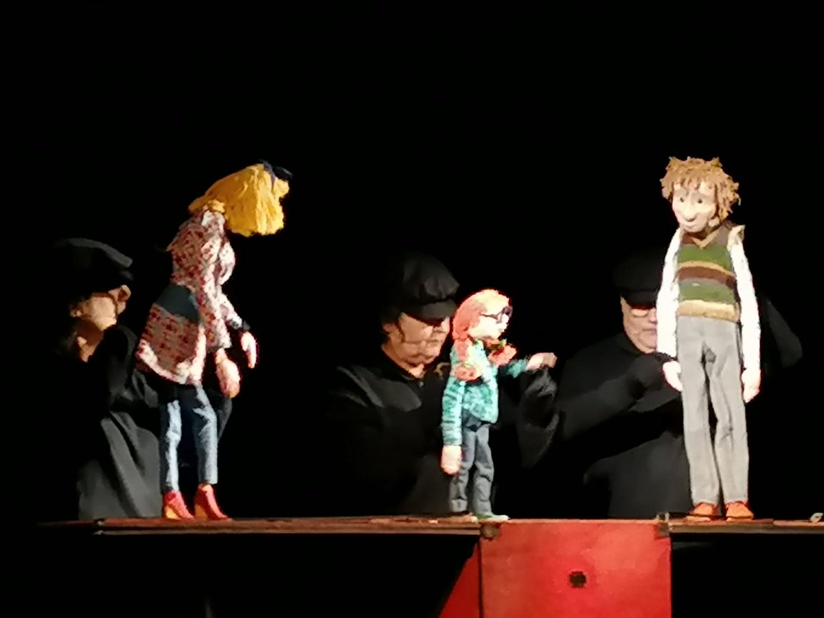 ajlagarriga's tweet photo. Més de 560 infants de les escoles públiques de #laGarriga han conegut aquesta setmana a la Rita, la protagonista de l'Aventura d'avorrir-se. Un espectacle, que s'ha fet al @TeatrelaGarriga dins el #projecteACE, que pretén motivar la creativitat dels infants #Culturasegura https://t.co/USALj9ljAn