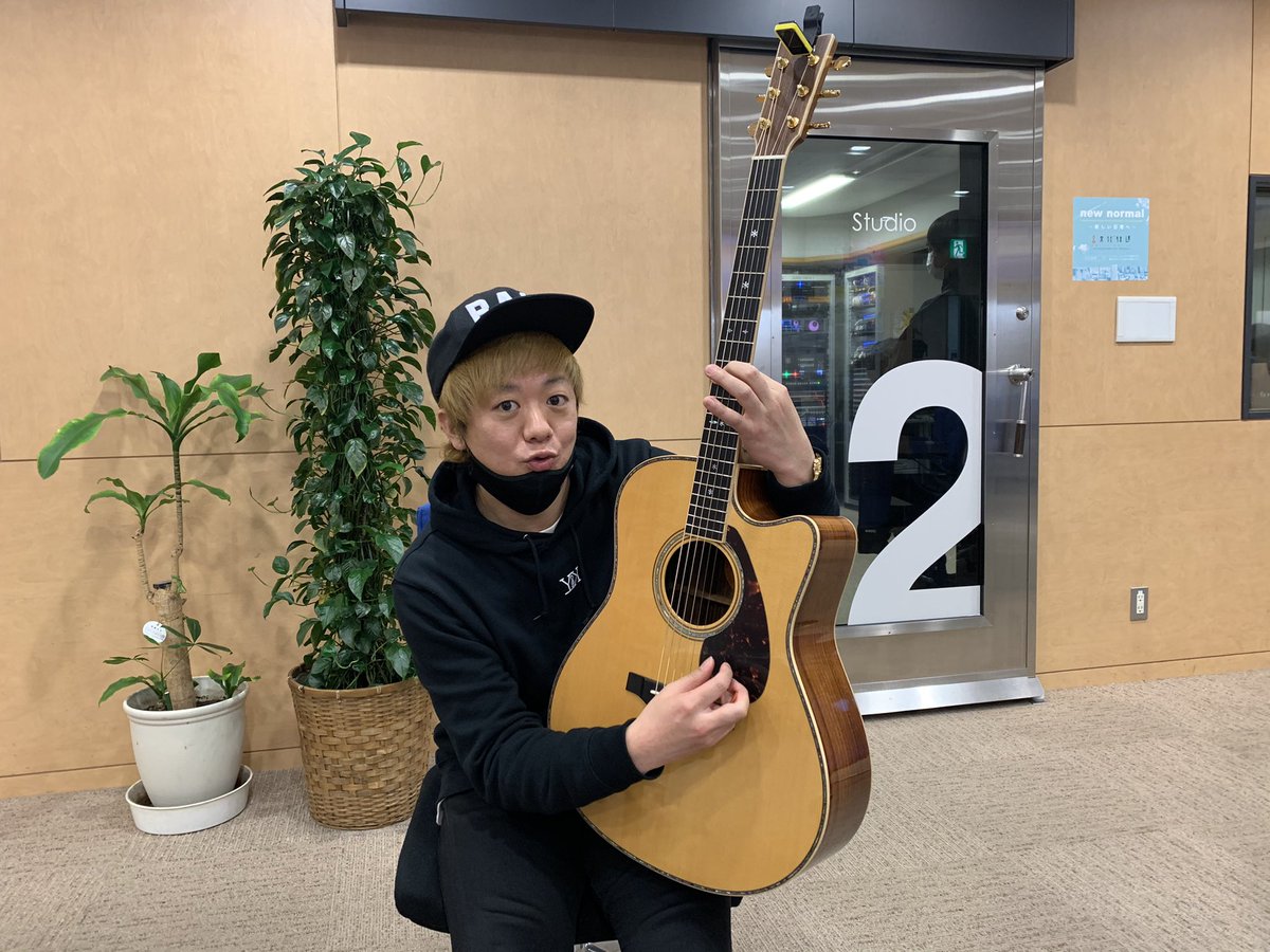 sakanoue_staff's tweet photo. 本日、収録中🎵
#YAMAHA #LLX36C #アコースティックギター #シングルカッタウェイ #SingleCutAway #サカノウエヨースケ #ykfactory https://t.co/rHs4r1FAbc