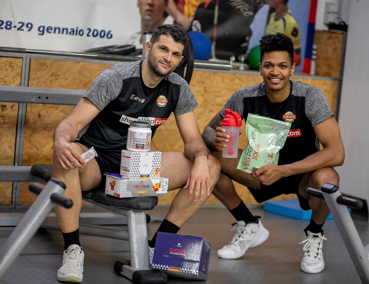 TonnoCallipoVol's tweet photo. 💪🏼Nulla ferma gli atleti @KEFORMA!
Per affrontare sfide importanti servono gli alleati giusti: i giallorossi scelgono i prodotti KeForma Sport Nutrition. 

#keforma #cheplayoff 
#isupereroisietevoi #TonnoCallipoVolley #Volleyball #Volley #Pallavolo #superlega #credembanca https://t.co/ErcF2Retls