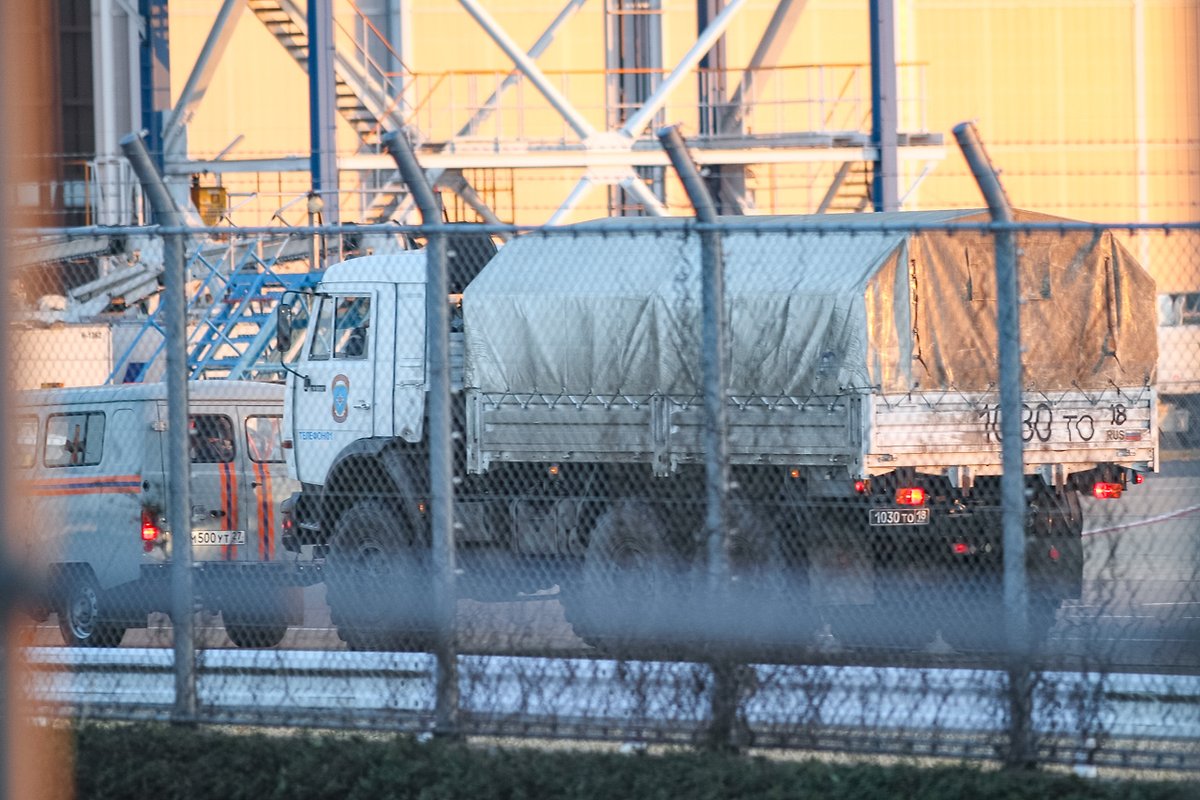 東日本大震災からわずか5日後。ロシアは非常事態省IL-76、IL-62M、AN-74で特殊車輌をで空輸し迅速に被災地での救助活動に当たった。

あれから10年。あらためて、ありがとうロシア
Спасибо россия