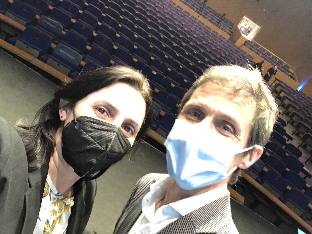 Juliaentuitter's tweet photo. Por fin el clásico selfie con  @emottard en un evento presencial y en nuestra casa, en el @PalcongresVLC 👏🏼👏🏼👏🏼👏🏼 @grupoeventoplus https://t.co/OWVhmIQtao