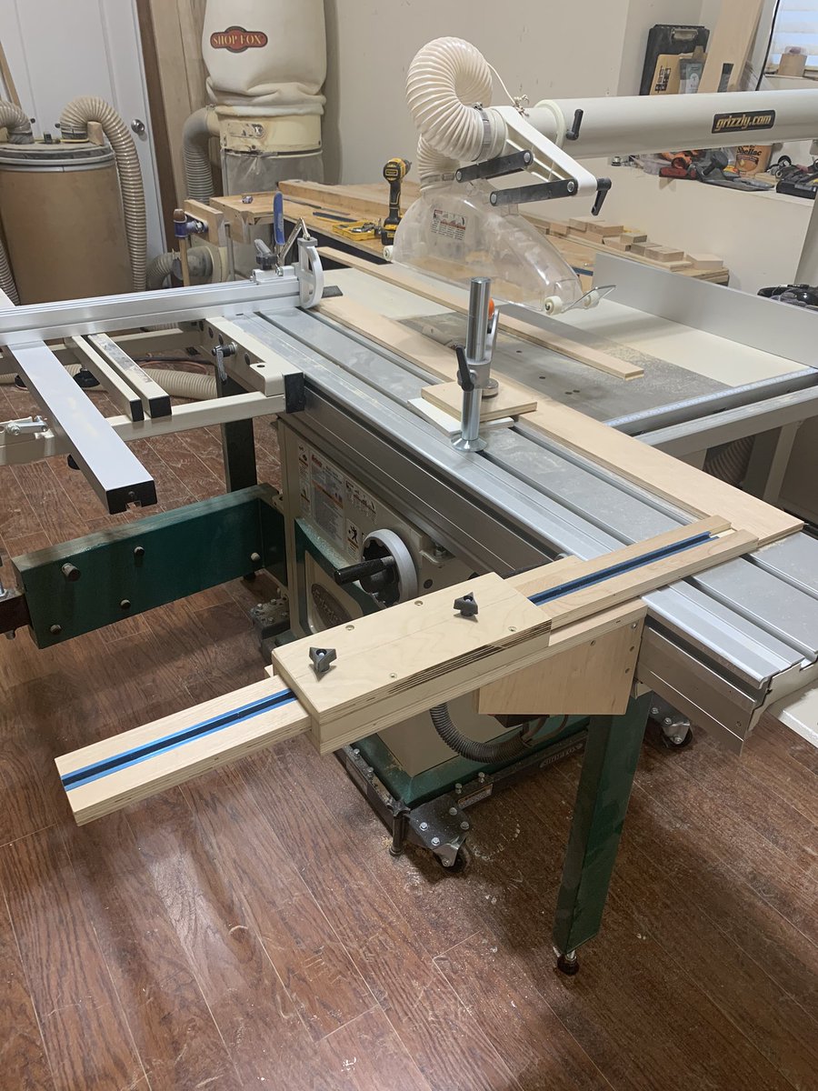 anthony_scolaro's tweet photo. This parallel jig was made from scraps and its dead accurate. #woodworking #jig https://t.co/mTG4JfOGP7