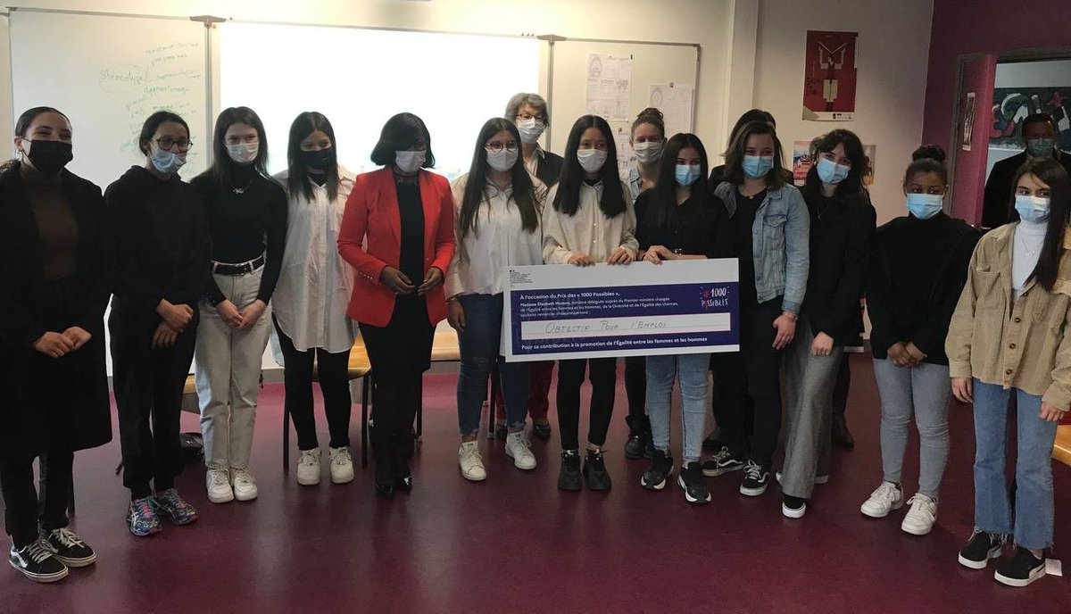 1ElisaMoreno's tweet photo. 11 mars, toujours et plus que jamais la journée des droits des femmes.
Au nom de @JeanCASTEX et de mon ministère, ravie de remettre le Prix des #1000Possibles et la Médaille de l'Égalité à l'association OPE pour son programme ELLOWEB ainsi qu'à Isabelle Vauglin, astrophysicienne https://t.co/1twdcUfOfw