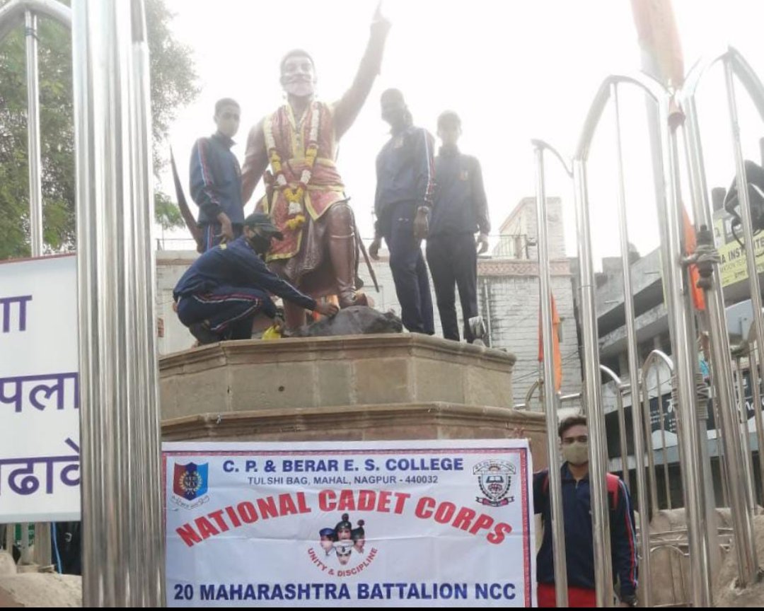 orange20mah's tweet photo. #NationalCadetCorps 
#NCCforStatues
Ten Cadets of CP &amp; Berar College,20 Mah Bn NCC, Nagpur,cleaned the Chattrapati Shivaji Maharaj statue  at Gandhi Chowk and the surrounding areas.
@orange20mah
@orangegp68
@WarriorsNcc
@HQ_DG_NCC
@ProDefNag https://t.co/P5TuN5Qpep