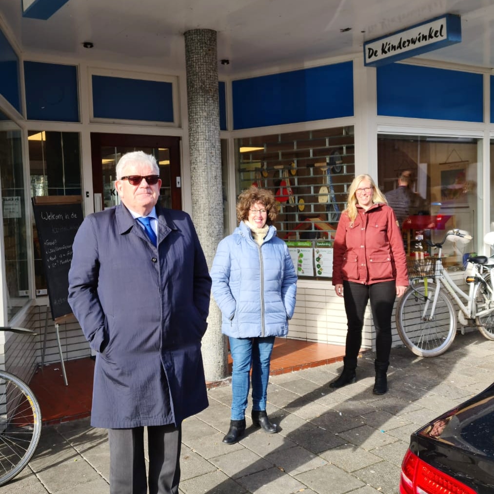 Vandaag o.a. onze burgermeester op bezoek! Goed gesprek en wandeling door de wijk om meer te vertellen over wat we zien en doen #burgemeester #janvanzanen #moerwijk #zuidwestopznbest