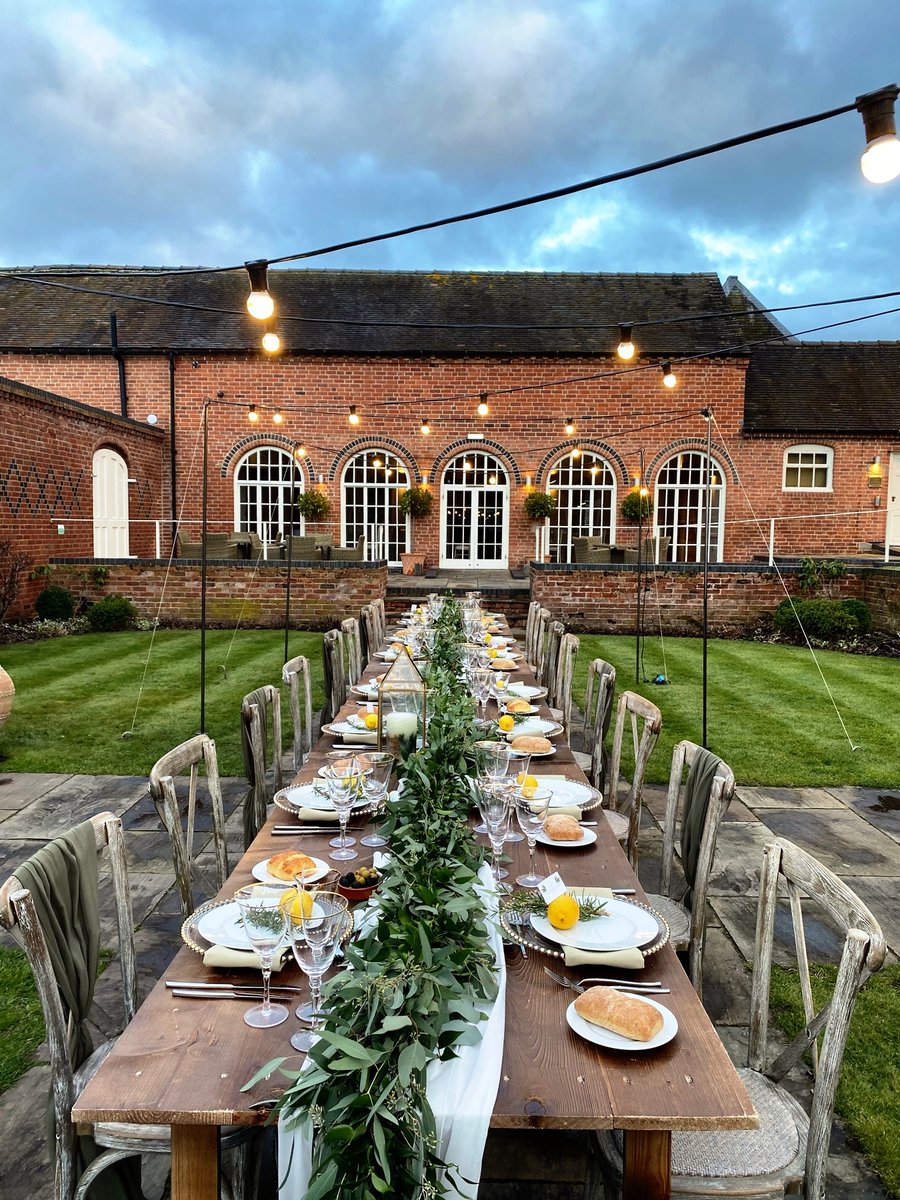 Do you enjoy alfresco dining? We loved creating this Italian-styled set up in The Courtyard. Complete with our limewash crossback chairs and festoon lighting, it's the perfect setting for a cosy Summer evening🍃
