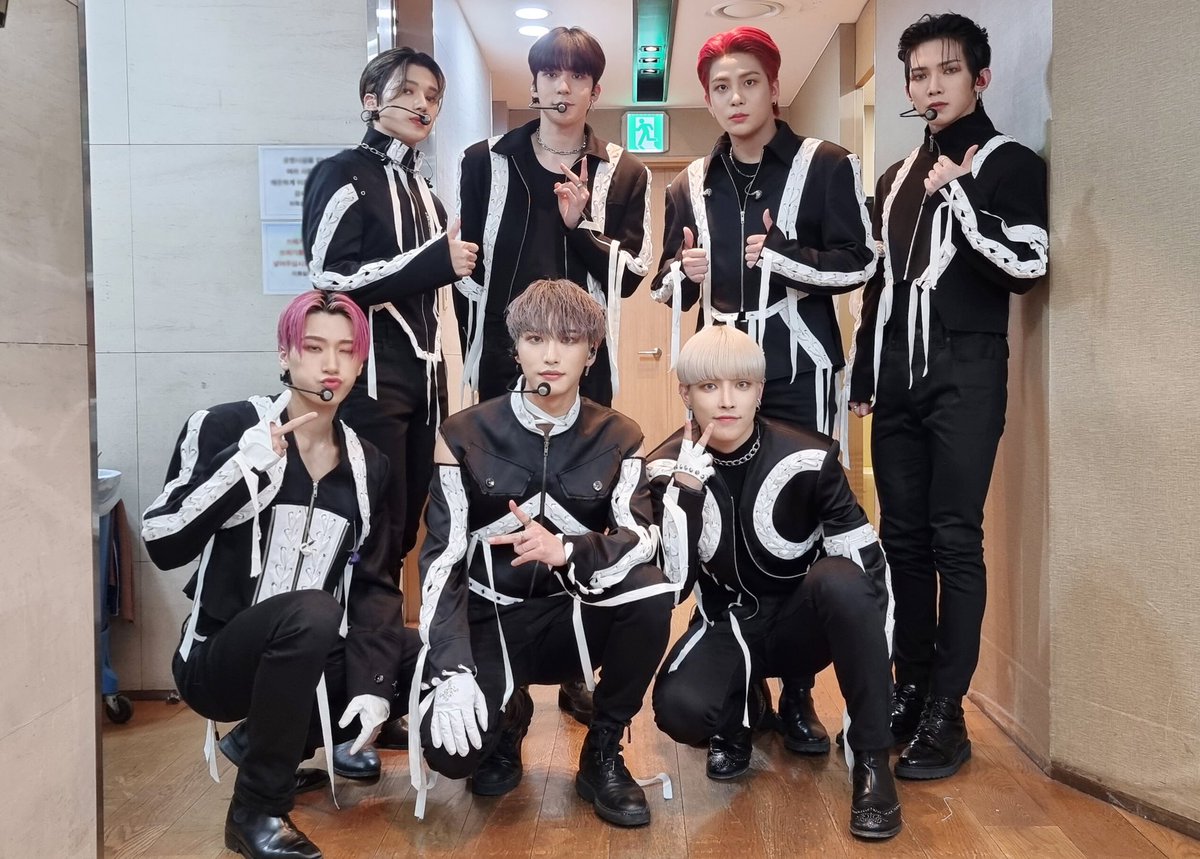 ATEEZofficial's tweet photo. [📷] TODAY ATEEZ
⠀
더 이상 말이 필요 없는 무대! 수식어가 따로 필요 없는 에이티즈!
오늘도 에이티니 심장을 불타오르게 만든 에이티즈 무대 모두 잘 보셨죠?🔥

#TODAY_ATEEZ #ATEEZ #에이티즈 https://t.co/5VOl9S55PX