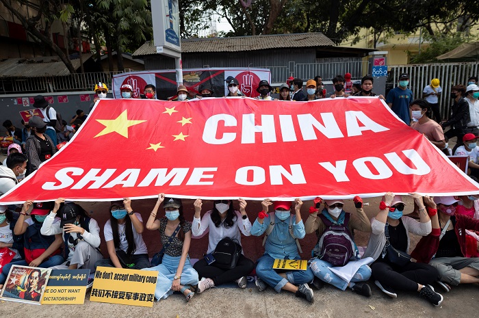 A rise in anti-China sentiment in Myanmar over public perceptions it is supporting the junta raises questions over billions of dollars in planned investment reut.rs/3l9gJjM #WhatsHappeningInMyanmar