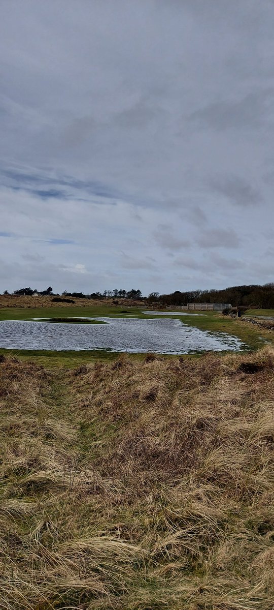 Kevingriffiths6's tweet photo. @PorthmadogGC ,14th. https://t.co/cut7gswIyS