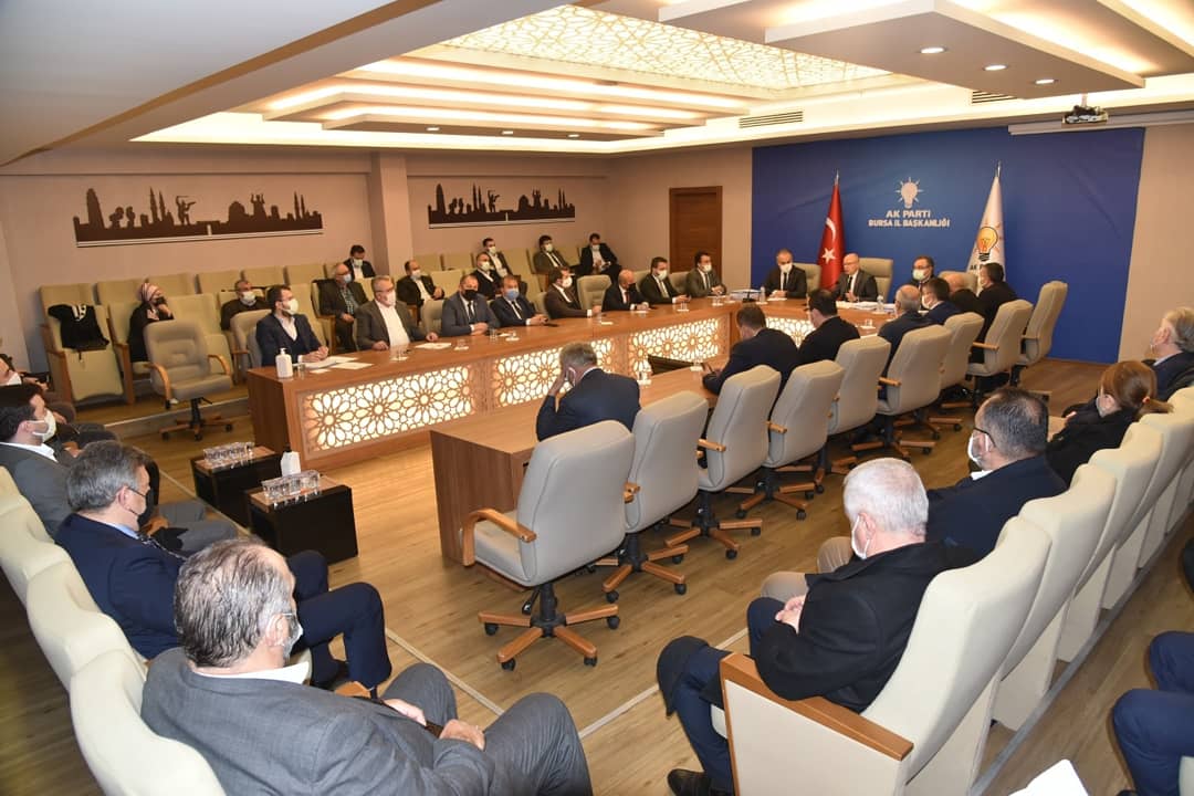 İl Başkanımız Sn. Davut Gürkan başkanlığında Büyükşehir Meclis Grup Toplantımızı Meclis Üyelerimizle İl Başkanlığı'mızda gerçekleştiriyoruz.