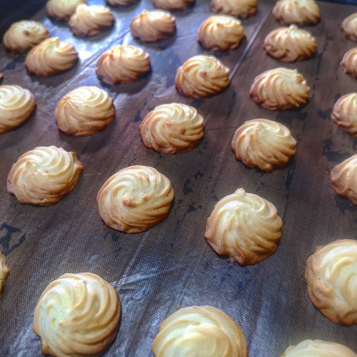 お菓子で日本を明るく