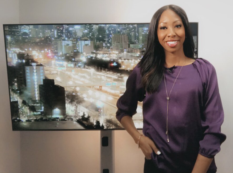 Bryesha_Adams's tweet photo. Happy Friday eve!! It’s a pants, slippers &amp; nice blouse kinda day😂...#chill #calmcommute #studiobry https://t.co/ISQ2I4gW2M