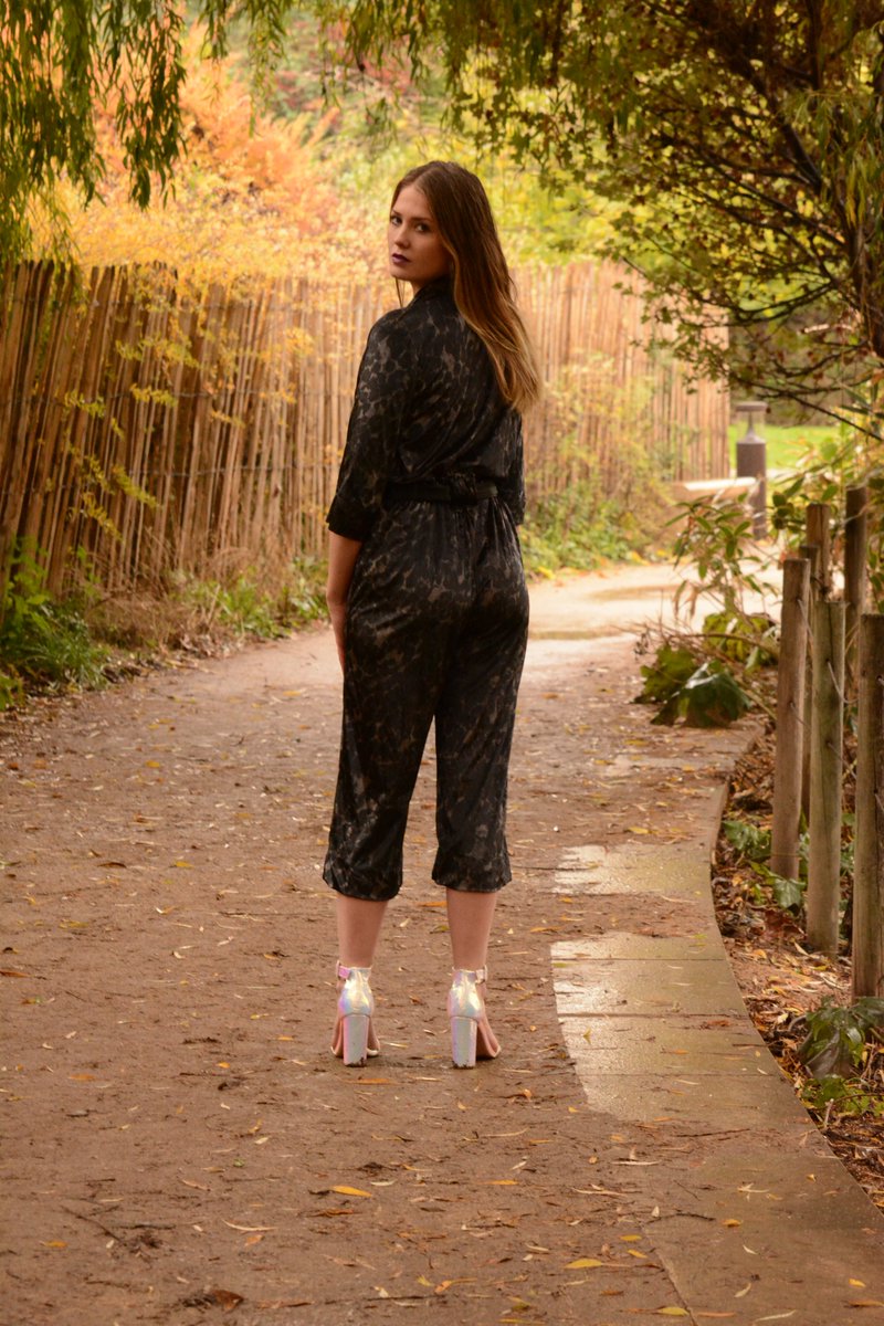 Even_Fashion's tweet photo. Vous allez craquez !
 Oubliez les robes et optez pour un look polyvalent en enfilant la combinaison Chevrefeuille https://t.co/KhU10GWOnM
page/combinaison-ch%C3%A8vrefeuille
#modeécoresponsable #modealternative #upcyclingclothes https://t.co/zEOzvOeDgr