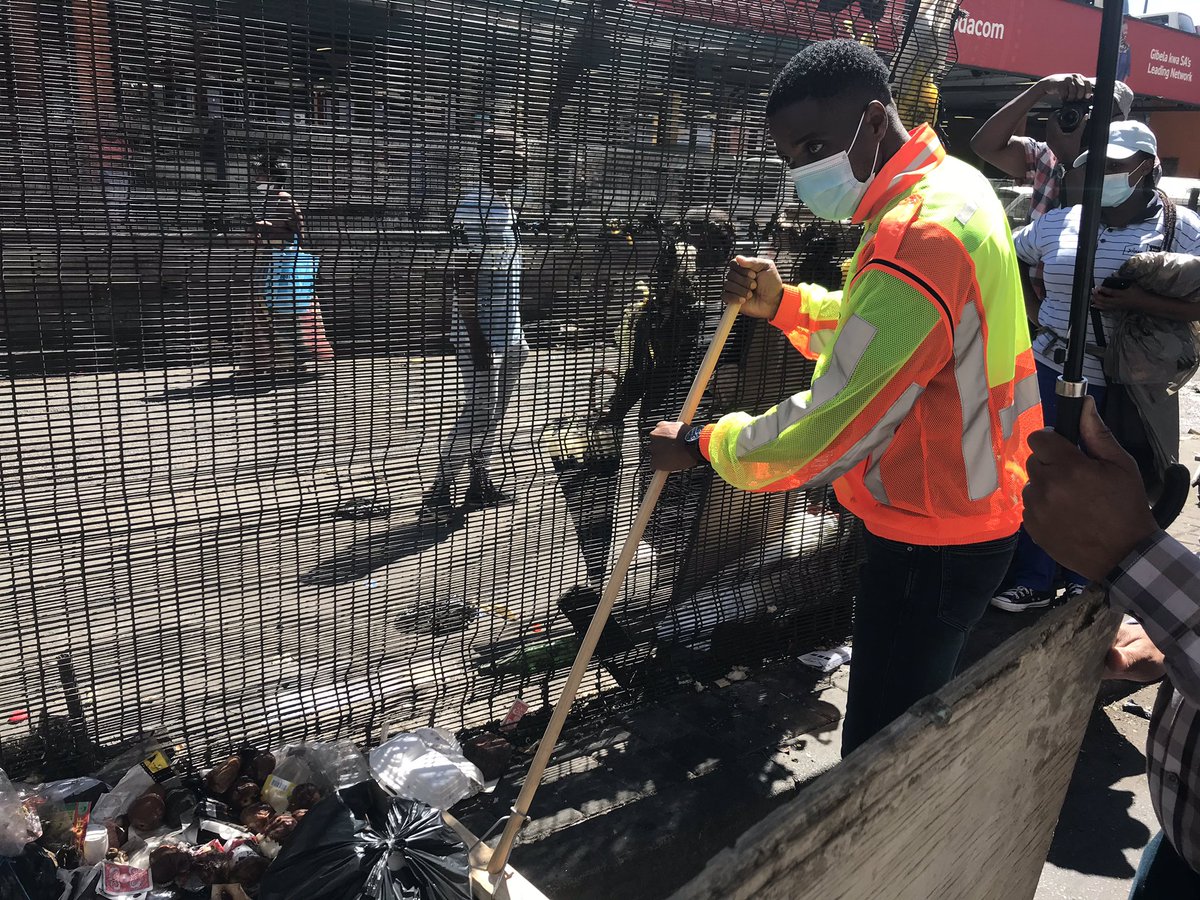 mlungisi_baso's tweet photo. TODAY:@CoJhousing continued with it's accelerated service delivery operation in Ward 59, Inner City which commenced on March 1, in an effort to fight illegal trading, water connections, and unattended waste.
#cleanjoburg
@Lwazi48712051
@CityofJoburgZA
@ifp_gauteng https://t.co/vxJt6uUK88