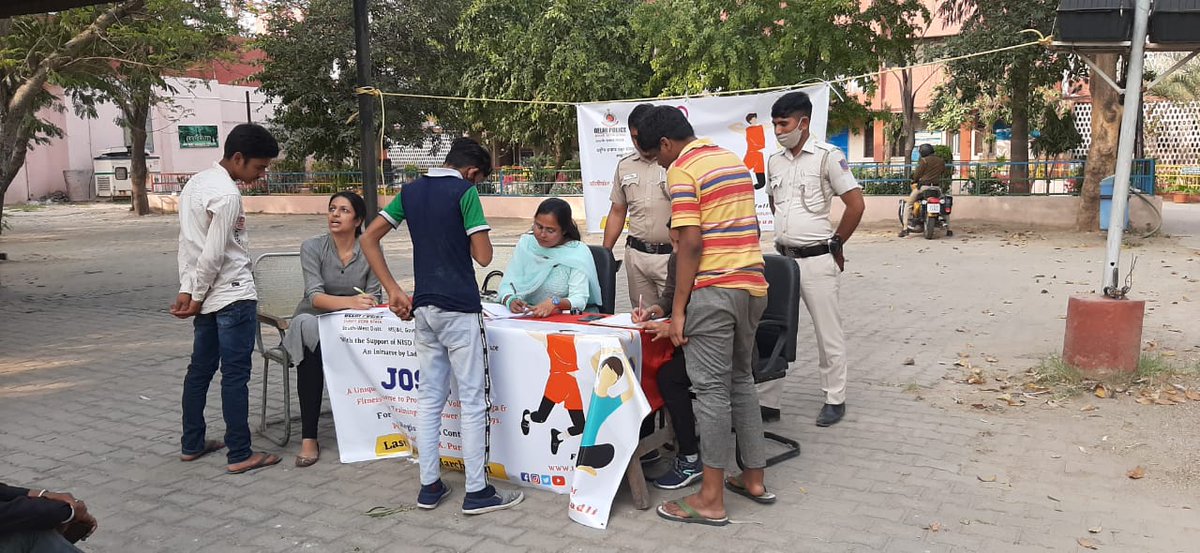 FoundationLadli's tweet photo. Registrations for #JOSH at #PSRKPuram by @RkpuramP for Diverting #Delinquent #YoungBoys frm Substance abuse & crimes through #sports & #YOGA & Enrollment in #YUVASkillCenter @DelhiPolice
@dcp_southwest @DcpCrime @CPDelhi @LtGovDelhi @NITIAayog @UNDP_India https://t.co/cObwpjFhA6