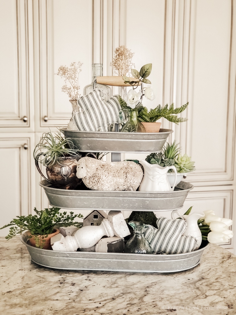 Feelin’ lucky? 🍀 This might be the most decorating I’ve ever done for St. Patrick’s Day, but I figure we could use all the luck we can get this year! 

All the details of this tray are on the blog today. Hope you find something that inspires you! 💚

frenchcreekfarmhouse.com/2021/03/st-pat…