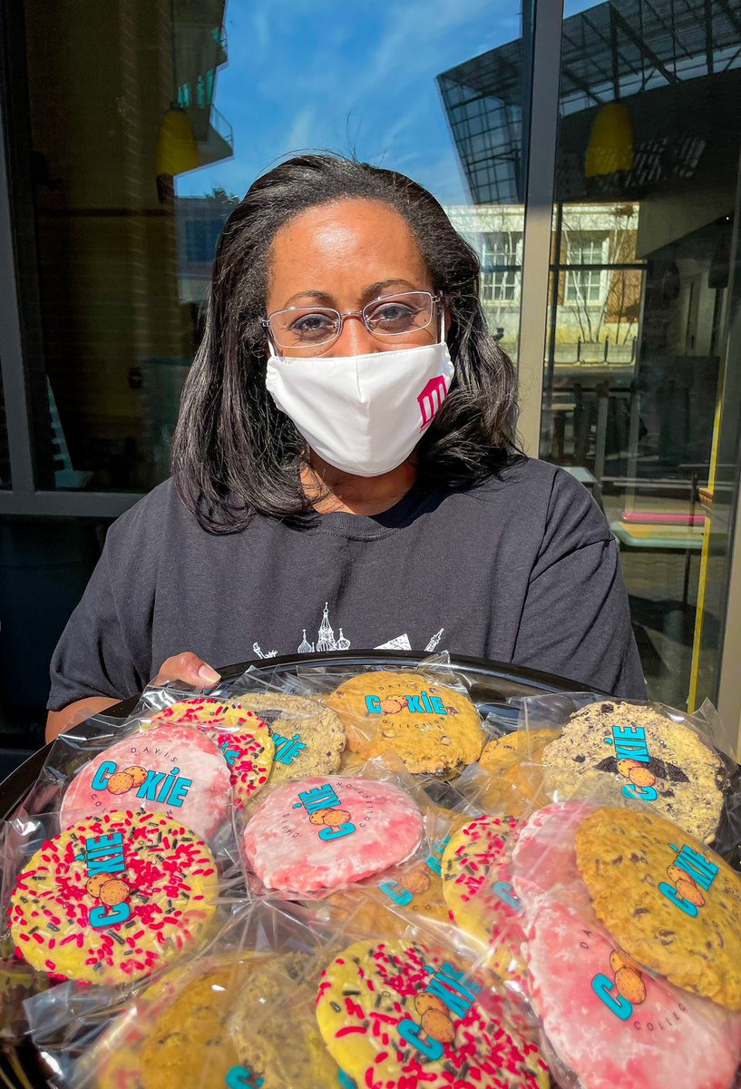 GIVEAWAY #8: 
#WorldFest2021 COOKIE GRAB! 
- Strawberry Lemonade
- Cookies &amp; Cream
- Chocolate Chip
- Sugar Sprinkle with Bearcat colors

Grab these AMAZING cookies custommade by <a href="/Daviscookies/">Davis Cookie Collection</a> from our office all week from 12-2PM!  #UCUs #WF2021