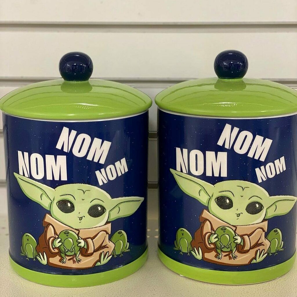 DLifestylers's tweet photo. Repost from @disneyland_allfun - 😍😍Baby Yoda/Grogu cookie jars spotted at Home Goods $19.99😍😍 #homegoods #homegoodsfinds #homegoodsdisney #homegoodsdisneyfinds #disneyfind #disneyfinds #disneymerch #disneymerchandise #babyyodamerch #babyyoda #babyyod… https://t.co/jcU7k3V5EW https://t.co/8DbbO0jiuJ