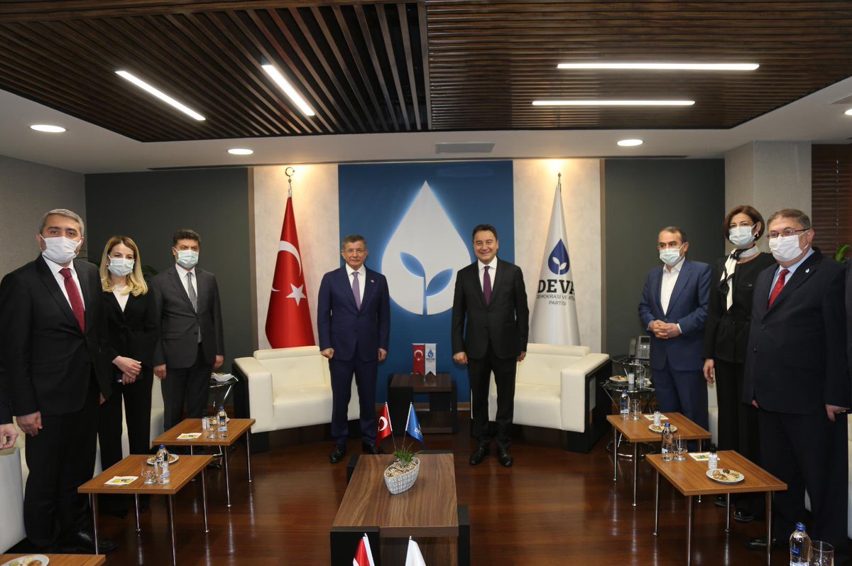 NeslihanCev's tweet photo. Ülkemizin içine sokulduğu bu “divide et empara” (böl v yönet) konjektöründe, İlkeler etrafında bir araya gelebilen liderler büyük bir Erdem gösteriyor. 
Evet, E büyük yazıldı çünkü siyasi Erdem artık çok nadir!!! @GelecekPartiTR @devapartisi https://t.co/cLLTlsxmEC