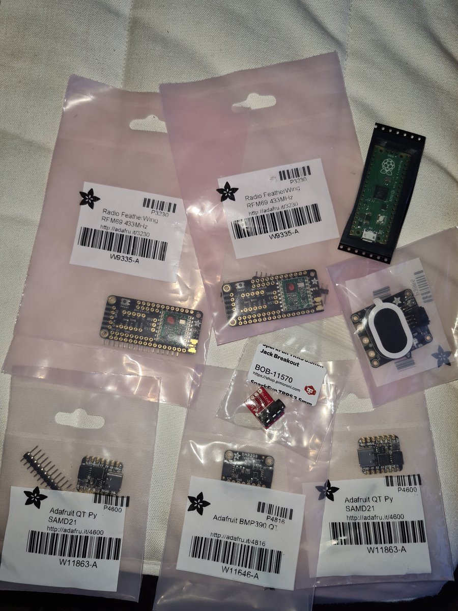 rdnewsham's tweet image. A veritable feast.

For a #variometer project. 
#vario

#adafruit
#pimoroni