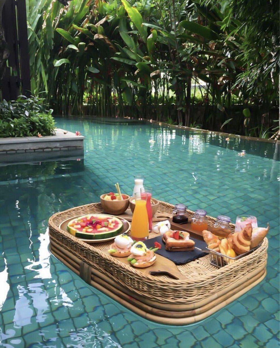 AuthorJoeNBrown's tweet photo. @QueenG719 @MrsAnjumara @YesImaDiva_ Happy Thursday. #Breakfast is served 🧇🥓🍇🥯🍳☕️🍶🍌🥞 #ThursdayBreakfast in Paradise🌴 https://t.co/ExiHtQYRcm