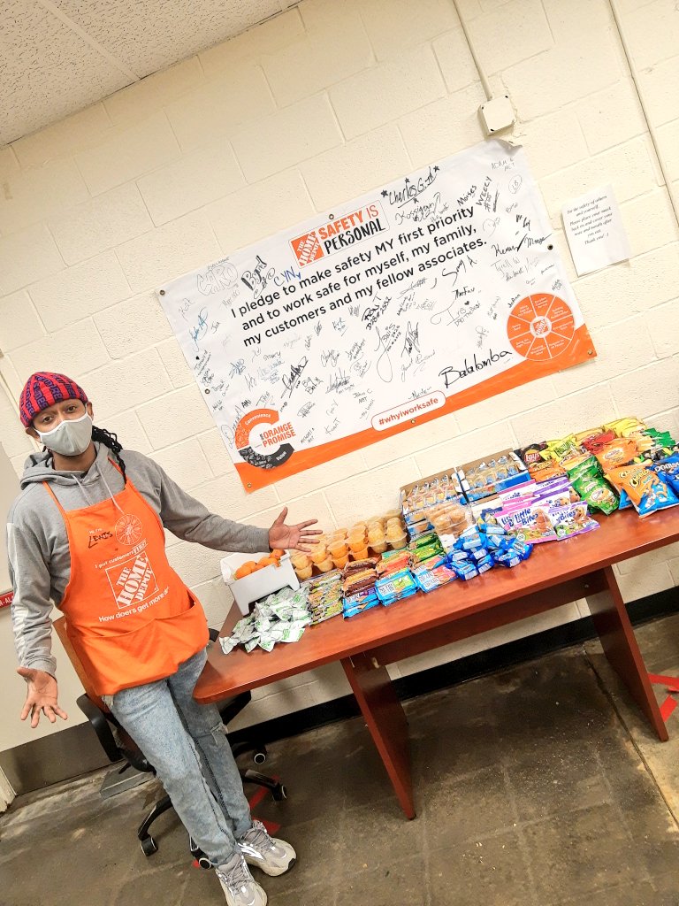 Taking Care of our People is what we do!! #ThePark2552 #Snackbar Final Days of #VOA  <a href="/paulclymer/">Paul Wagner</a> <a href="/JoeZuniga1/">Joe Zuniga</a>