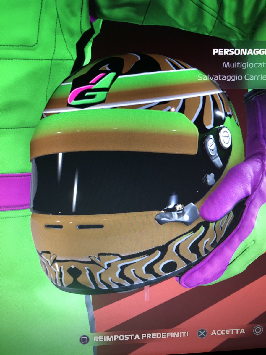 ProfMimmo's tweet photo. #Mimmo presenta il casco speciale per il gran premio di Cina! In nome della merda che gli viene a mente ogni volta che pensa ai cinesi sceglie il marrone, insieme al verde tipico dei suoi colori sociali! #stayRead https://t.co/p0RtsDkul1