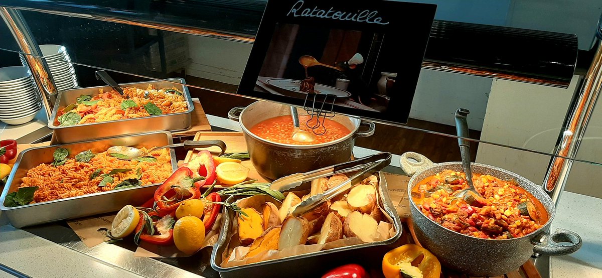 ChrisPennycott's tweet image. It looked like a "whole new world" in the dinning room tonight with our Disney evening menu.
The frozen blue hot chocolate was delicious, the kids didn't want to "let it go"
@sarahpastrychef 
@TA3SodexoChef @IndiesSodexo