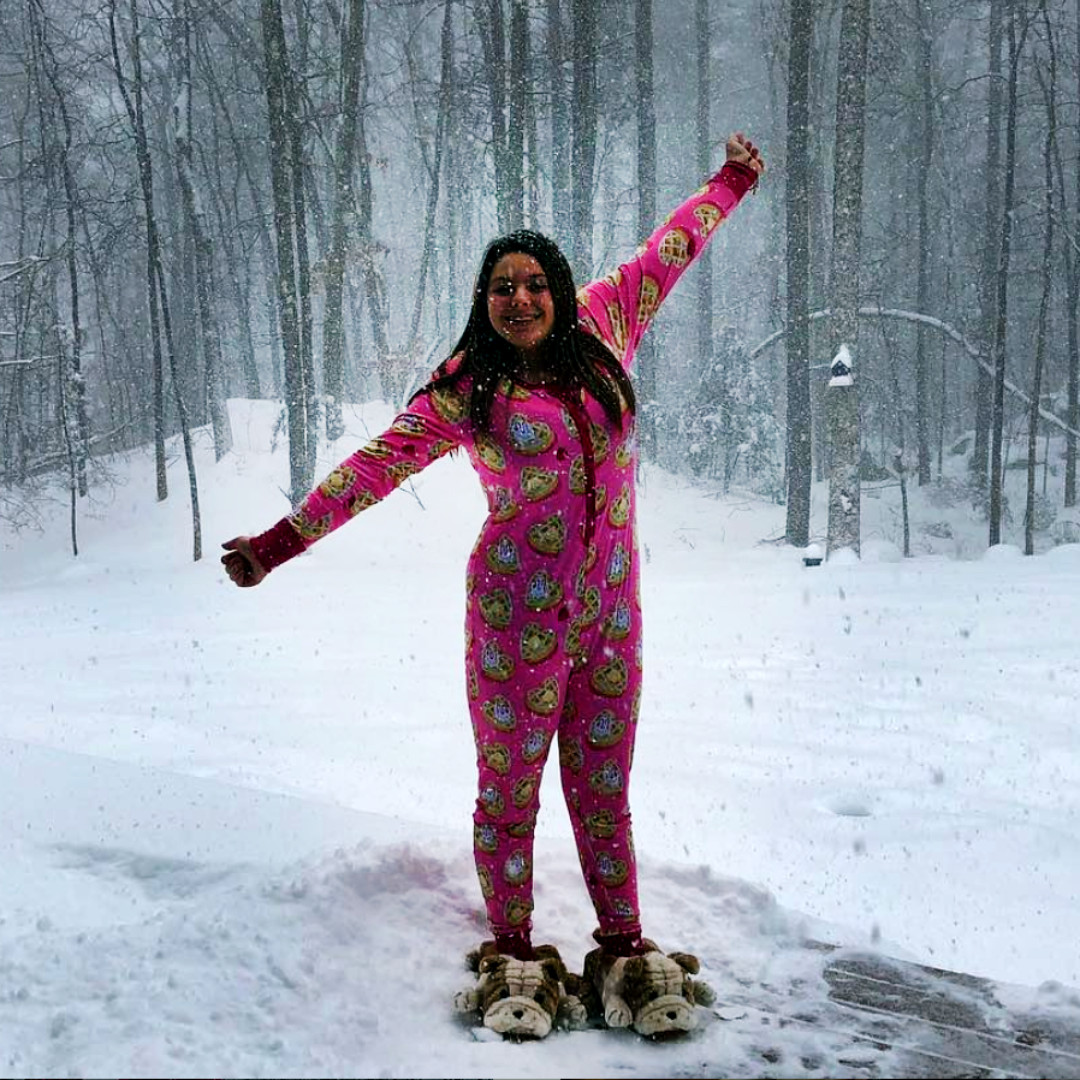 BuyHappyFeet's tweet photo. Throwback Thursday!
@delaneyyork The only day of the year that Iβm a morning person!
#buyhappyfeet #happyfeetslippers #youcanwearthemanywhere #ilovechristmas #slippers #bulldogs #dogslippers #snowyfun #throwbackthursday #bestslippers #giftideas https://t.co/hYGO7cWnCl