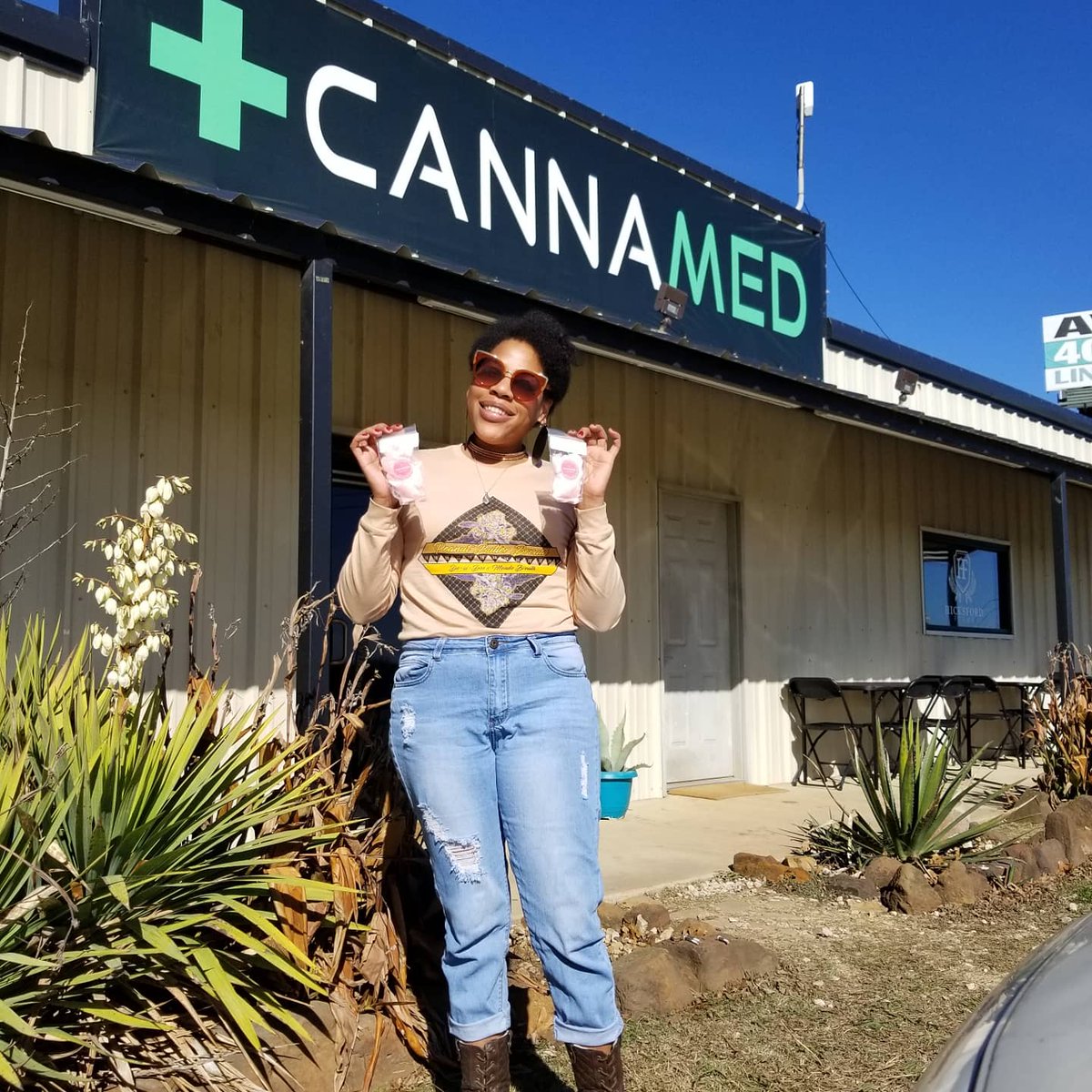 BreTho89's tweet photo. @KaceyMusgraves @HicksfordFarms @Leafly @weedmaps https://t.co/q8YPg1kiJ0