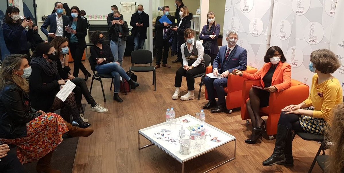 1ElisaMoreno's tweet photo. Les femmes dans le numérique, c'est :
🔸30% des salariés
🔸12% des créateurs de start-up

Échange à la Fondation @4LDigital à Lyon sur la déconstruction des stéréotypes.

Les 🚺 doivent pouvoir déployer leurs talents.

La mixité doit être la règle et non plus l'exception.
#mixite https://t.co/wSu96WiPnP