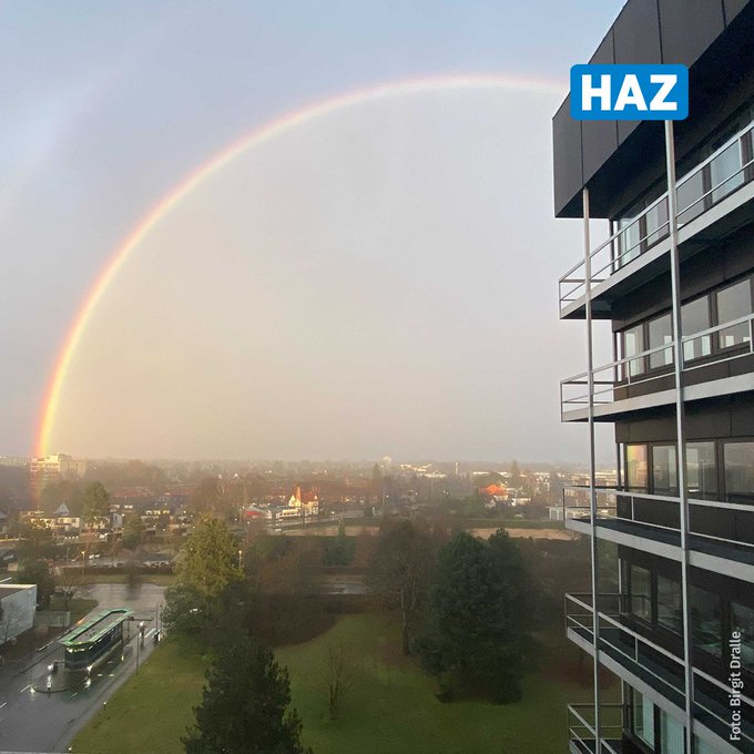 Wow, was f&uuml;r ein #Officeview! 😍🌈 Seht euch unseren traumhaften Blick aus dem #HAZ-Newsroom heute Abend<a href="/tag/officeview"class="tags">#Officeview</a><a href="/tag/hannover"class="tags"><span>#hannover</span></a><a href="/tag/haz"class="tags"><span>#haz</span></a>