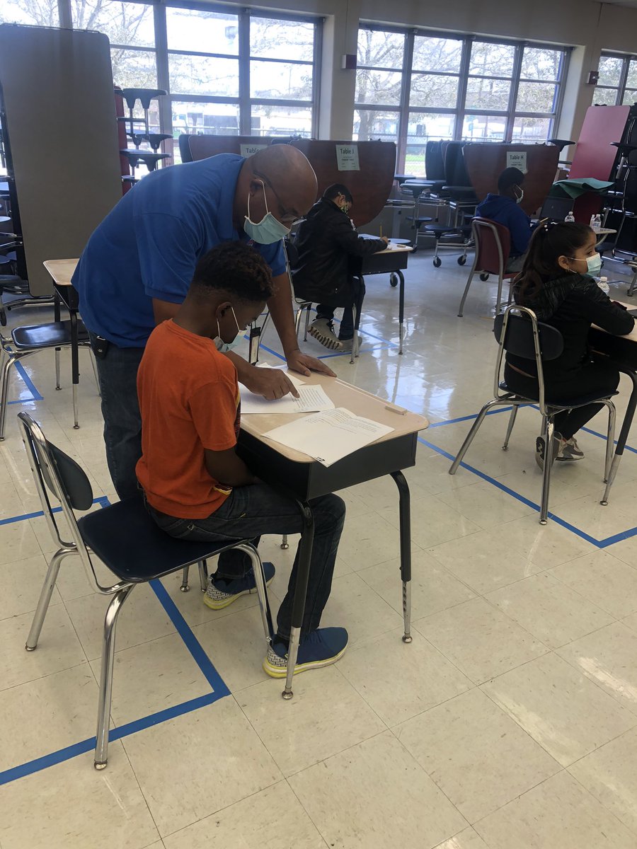 BetsyRossElem's tweet image. Mr Nunn is working with our 4th graders at the Writing Boot Camp today! He has a way of getting kids to do what it takes and work hard for what’s rightfully theirs! @GaryNunn13 #EffectiveTeachers #GoodTeaching #GoodLearning #WritingMatters