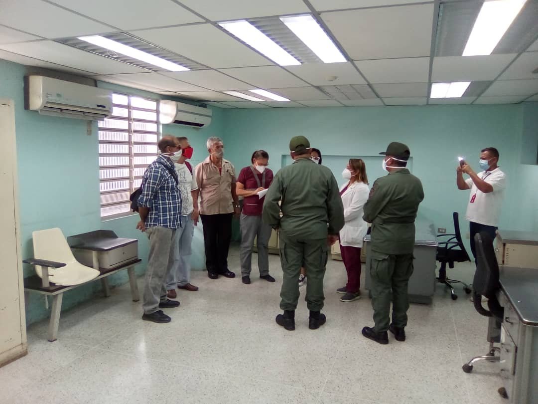 IncesCarabobo1's tweet photo. Continuamos participando con nuestros Mtp yMtv del @CFSBicentenari2 en la Fuerza de Tarea Especial Dr. "José Gregorio Hernández" en la fase de inspección en las áreas de bacteriología de la Ciudad Hospitalaria Dr. "Enrique Tejera"
#LaFormacionTecnicaEsAhora
@YORMANARMANDO https://t.co/ZPAn0p6Sh0