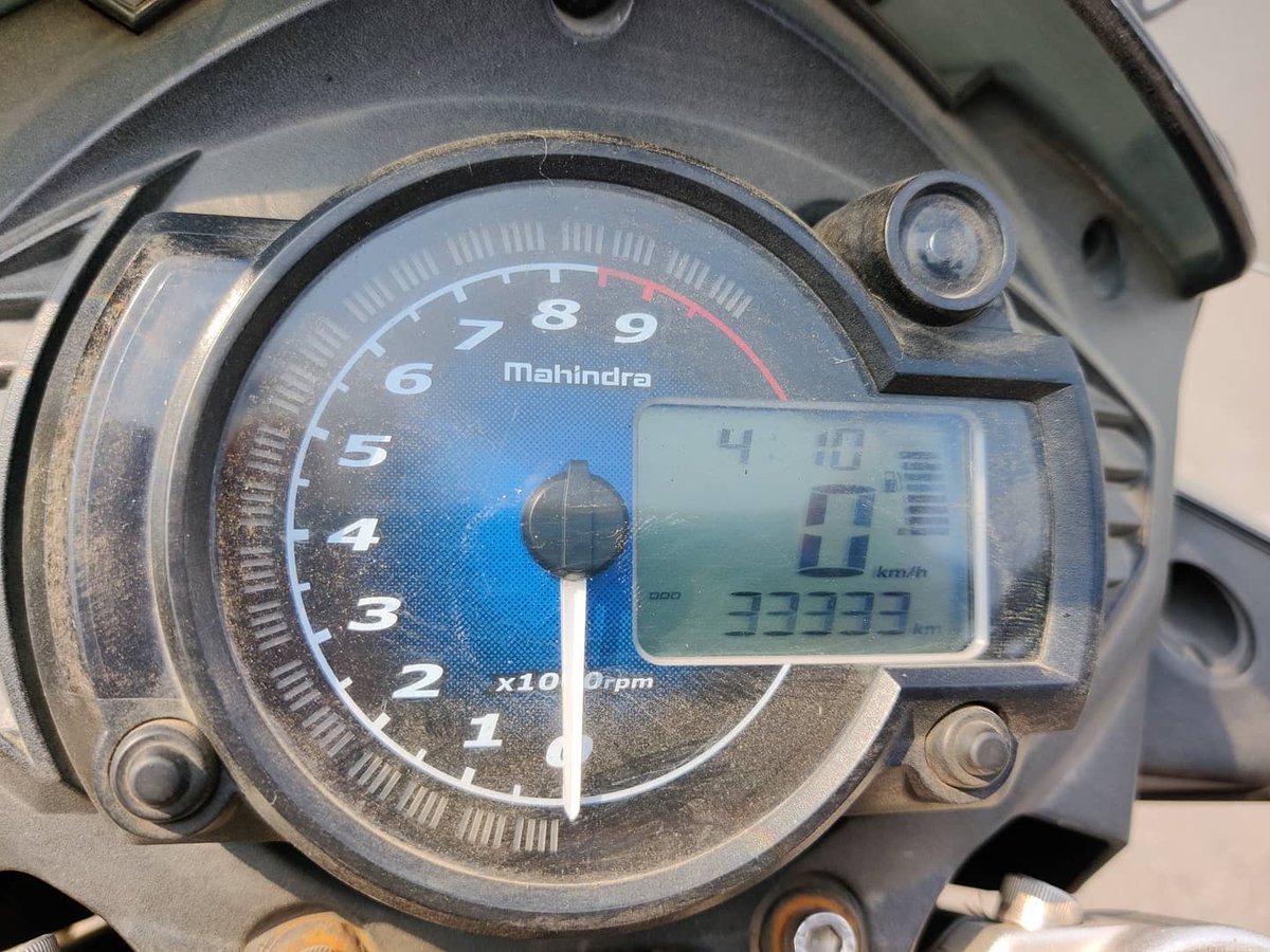 chanku1975's tweet photo. that's amazing ride with blackie for last 54 months
today blackie completed 1.33 lakh kms .........
@MahindraMojo_
Mahindra Mojo Riders Club
#dontjudgewithoutknowing
#rideittobelieveit
#milemuncher
#ultimatetouringmachine
#motorcyclemakesnewfriends
#mojotribe https://t.co/L8FpfyprFK