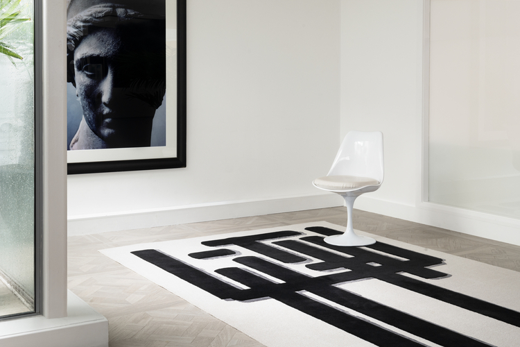 How do you use strong geometric shapes in conjunction with fluid and dynamic lines to bring balance to your interiors? <a href="/kellyhoppen/">Kelly Hoppen CBE</a> shares her #TopTips and interior trend predictions - theluxurychannel.com/magazine/kelly… #InteriorTrends #InteriorDesign