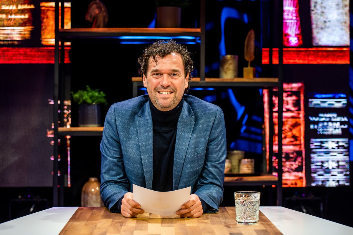 Steeds vaker mijn nieuwe rol nu we op afstand met elkaar werken: tafelheer,  moderator, presentator van een livestream, discussieforum of TV productie.  Erg leuk. @UnlimitedVS, image size:1200x800